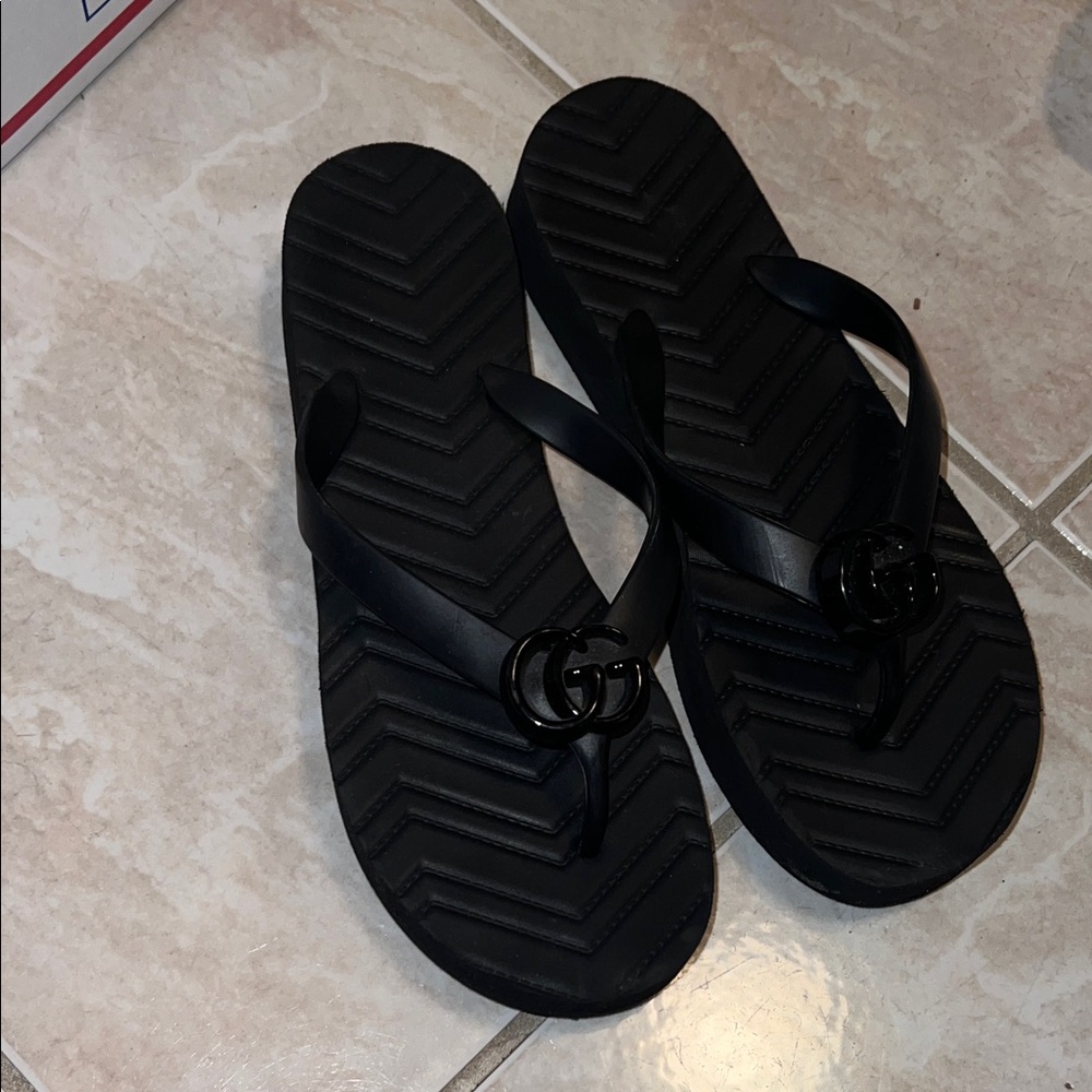 Used all black Gucci thong platform flip flops (39) - Picture 3 of 5